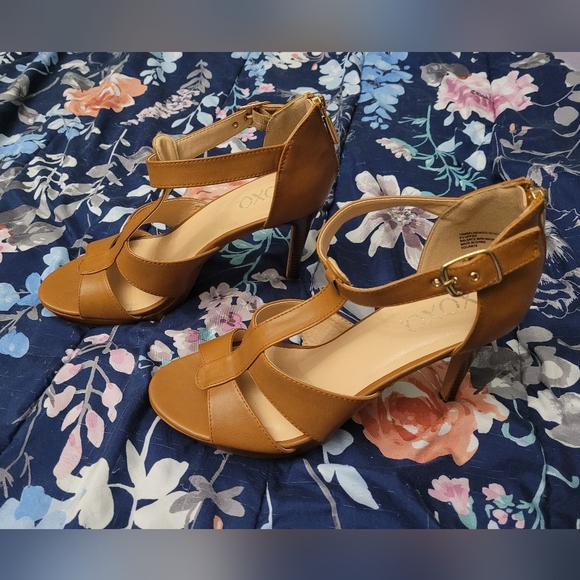 XOXO Belinda Stiletto Zip-Up Sandals/Heels - Tan, Size 10 - Picture 2 of 5